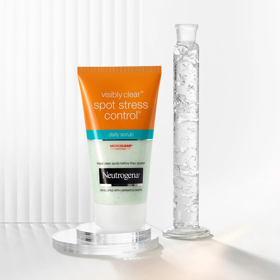 Neutrogena Visibly Clear Daily Scrub 150ml